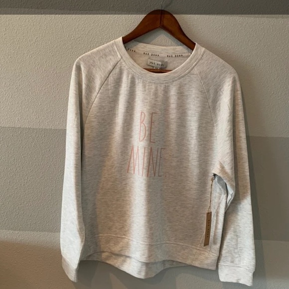 Rae Dunn Sweaters - Rae Dunn BE MINE crewneck sweatshirt L